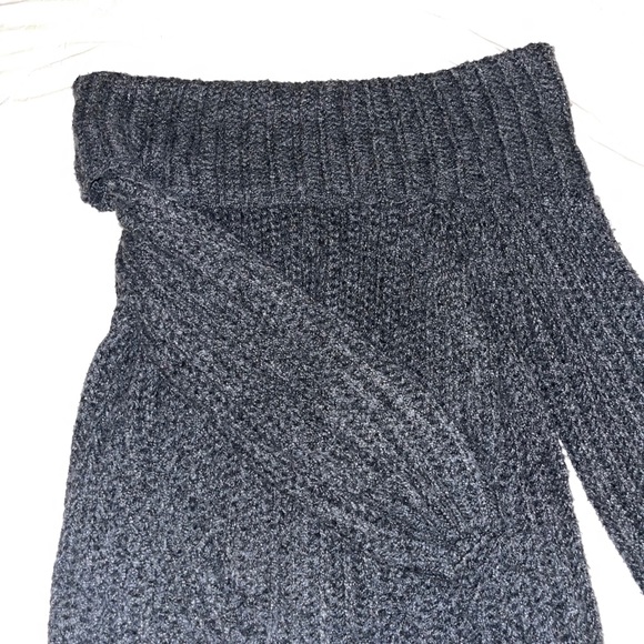 Off the shoulder sweater - Picture 2 of 3